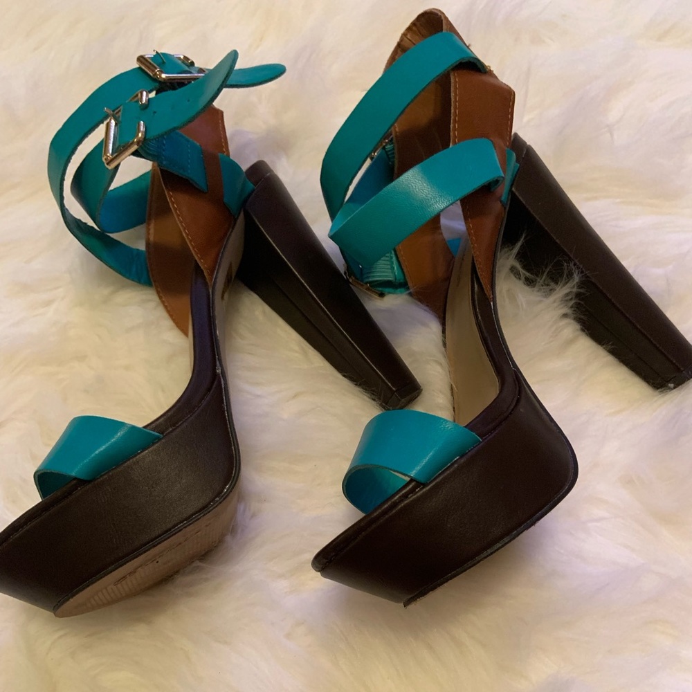 Heels - Picture 2 of 4